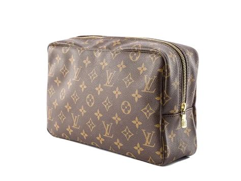 lv wash bag mens